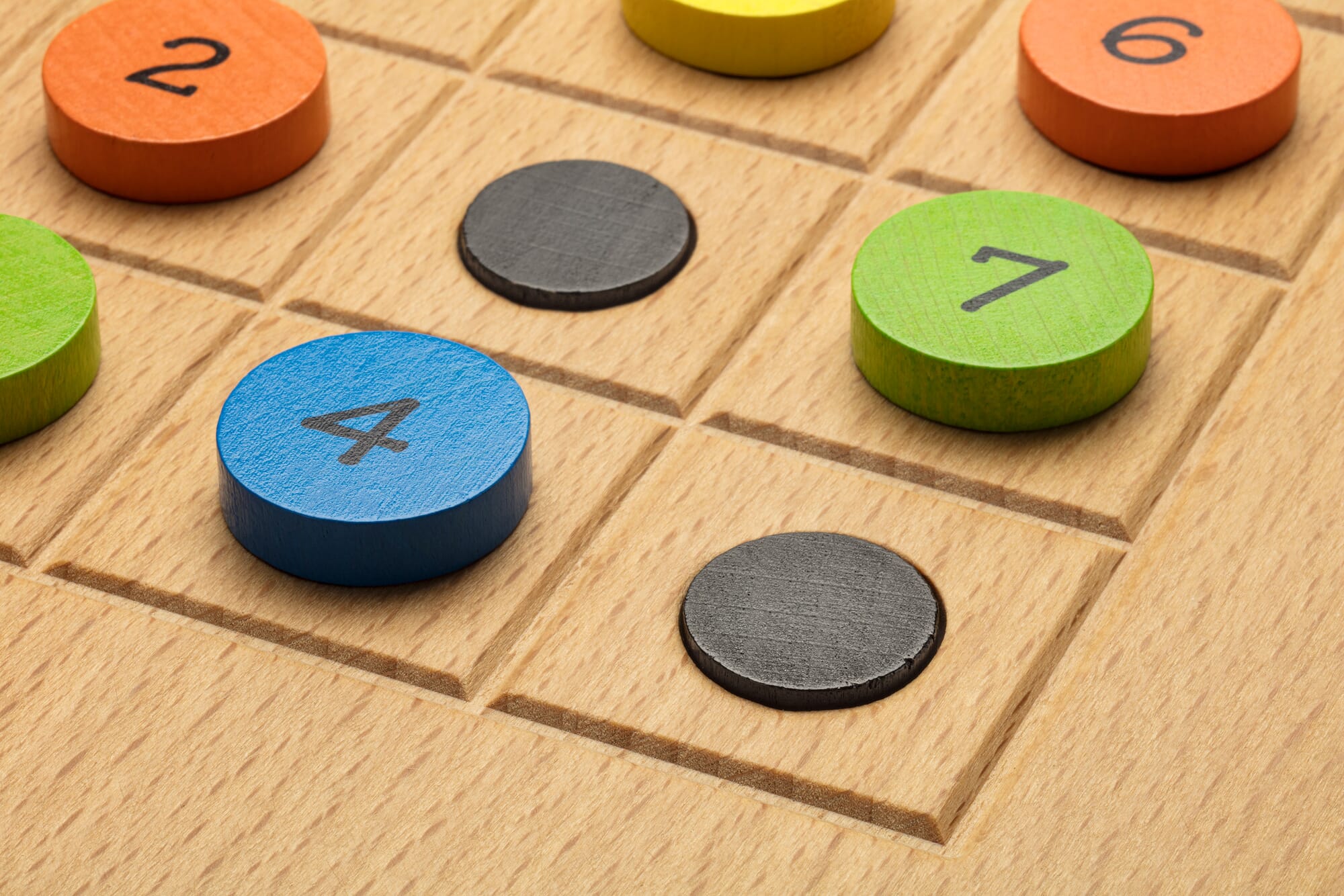 Solitaire strategy game sisal