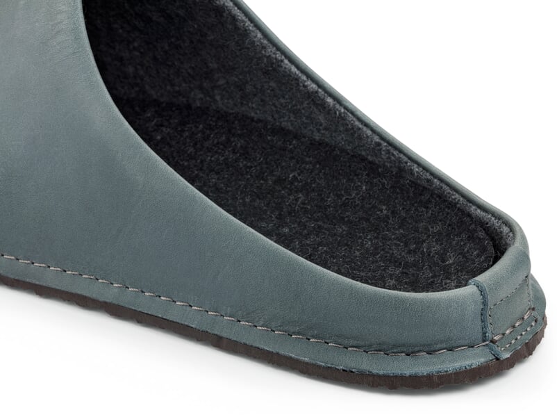 Unisex leather slipper Blue-gray, close-up