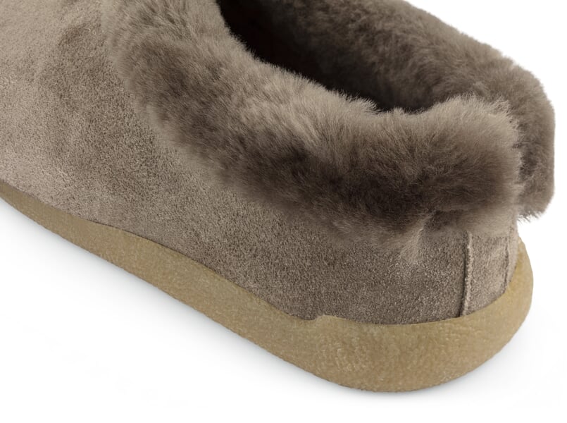 Pantoufles en peau d'agneau Taupe, vue détaillée
