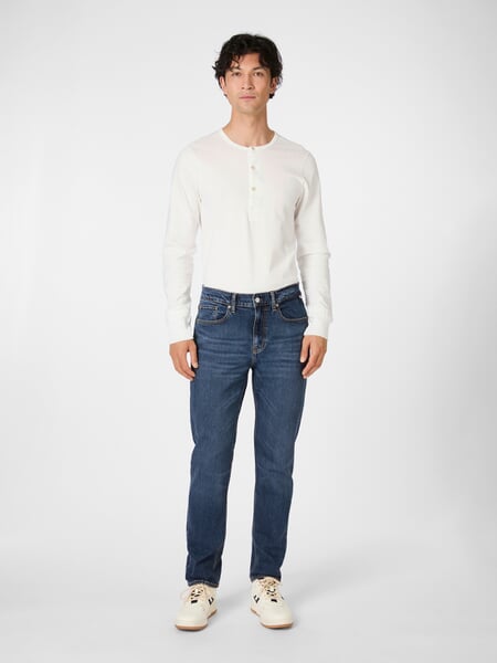Herrenjeans Slim Straight Jeansblau, Tragebild
