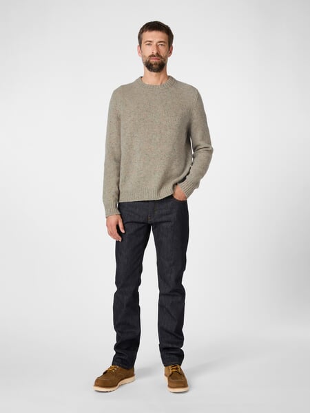 Men's shetland sweater Natural melange, presented on a model