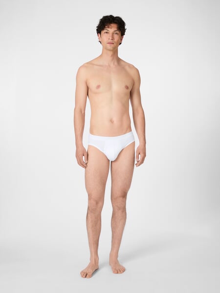 Herensportslip Wit, gepresenteerd op een model