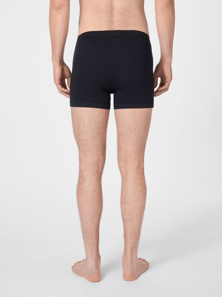 Herren-Retroshorts Schwarz, Tragebild