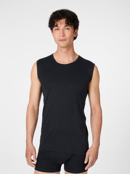 Herren-Undershirt Schwarz, Tragebild