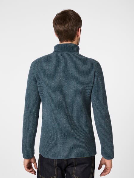 Men's sweater melange yarn Petrol, presented on a model