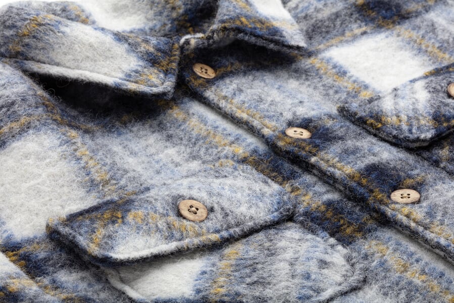 Kinder-Hemdjacke Wollwalk kariert Blau-Weiß, Detailsicht