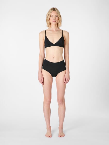 Slip taille haute pour femme en TENCEL™ Noir, présenté sur un modèle