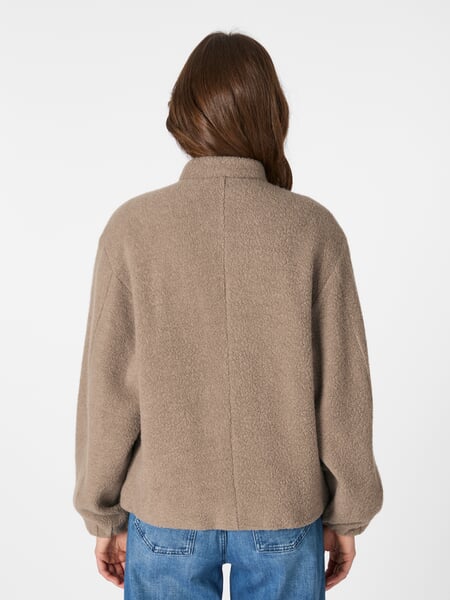 Damesblouson Taupe, gepresenteerd op een model