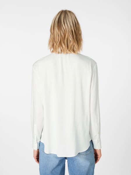 Damebluse i viskose Hvid, præsenteret på en model