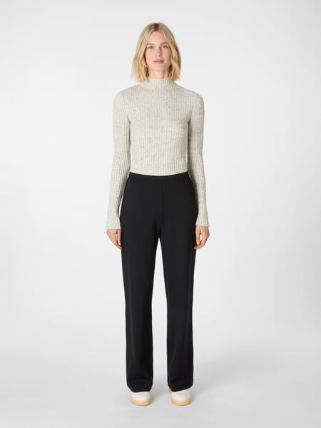 Jerseybroek voor dames Zwart, gepresenteerd op een model