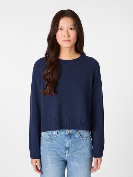 Pull en maille pour femme Bleu, présenté sur un modèle