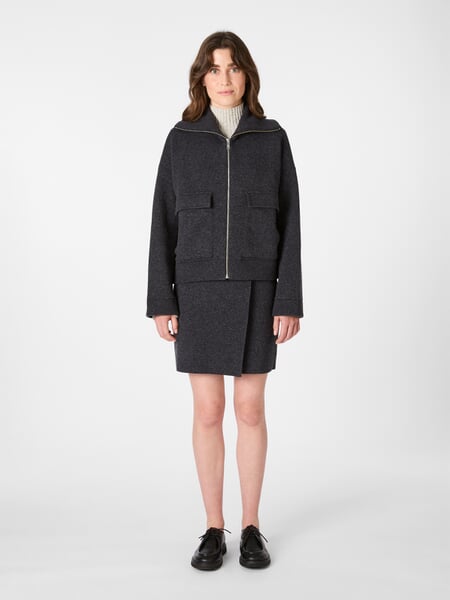 Damen-Hüftjacke Anthrazit, Tragebild