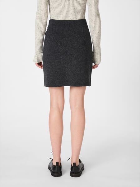 Women’s Skirt Anthracite, presented on a model