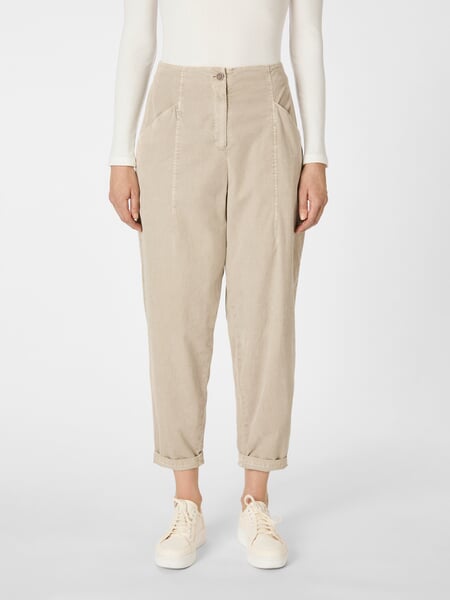 Damen-Feincordhose Naturweiß, Tragebild