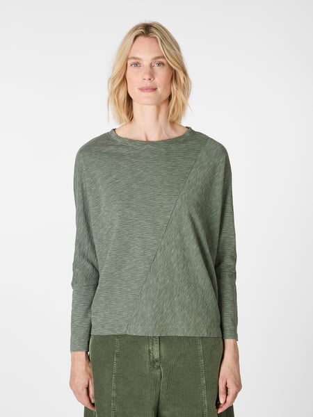 Dames-shirt met lange mouwen Olive, gepresenteerd op een model