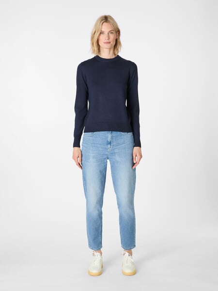 Dames Trui Merino Wol Donkerblauw, gepresenteerd op een model