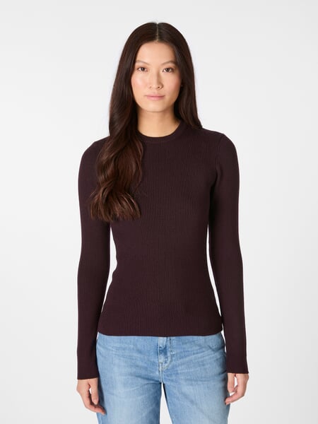 Women’s Merino Wool Ribbed Shirt Wine red, presented on a model