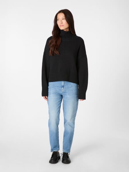 Pullover femme oversized Noir, présenté sur un modèle