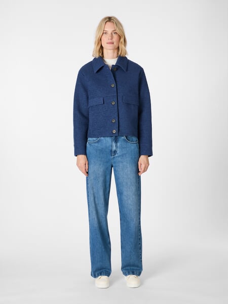 Damen-Kurzjacke Mittelblau, Tragebild