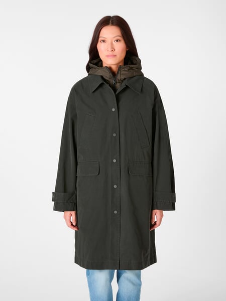 2-i-1-trenchcoat til kvinder med vest Oliven, præsenteret på en model