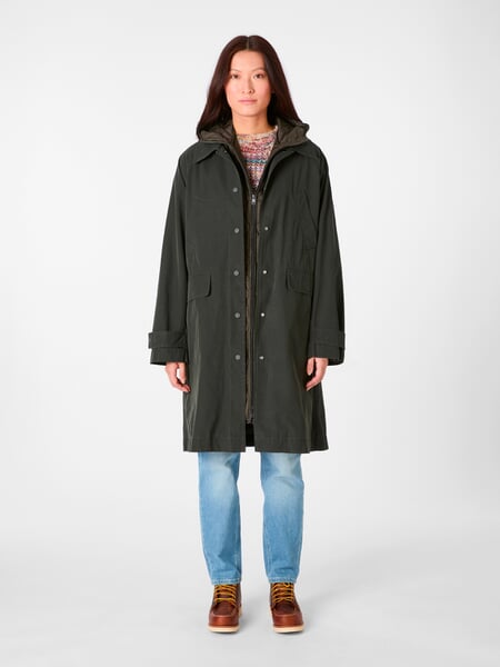 2-i-1-trenchcoat til kvinder med vest Oliven, præsenteret på en model