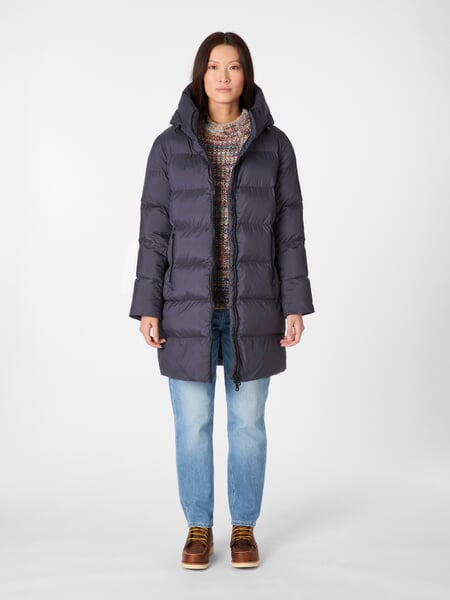 Damenmantel PrimaLoft® Aubergine, Tragebild