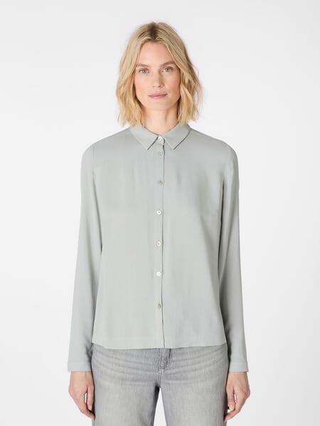 Damesblouse van viscose Opal, gepresenteerd op een model