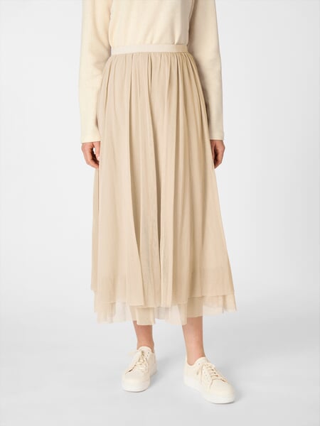 Lang tylskirt til kvinder Lysbeige, præsenteret på en model
