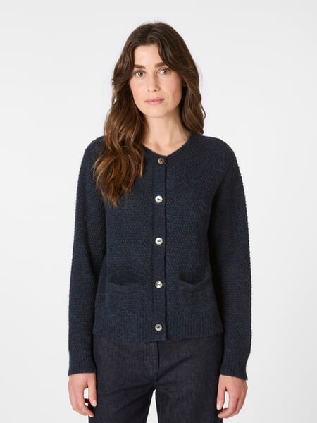 Damesvest van alpaca Donkerblauw, gepresenteerd op een model