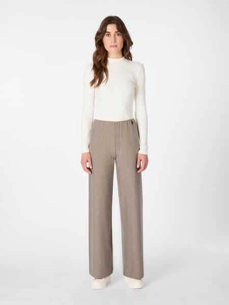 Pantalon pour femme à taille élastique Beige, présenté sur un modèle