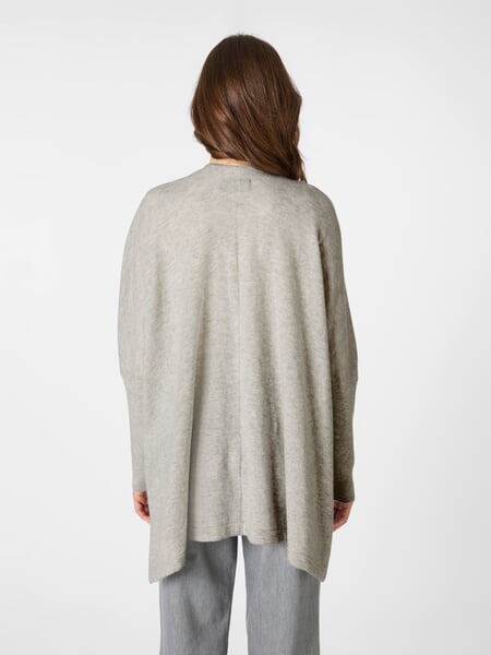 Damesvest van merinowol Lichtgrijs, gepresenteerd op een model
