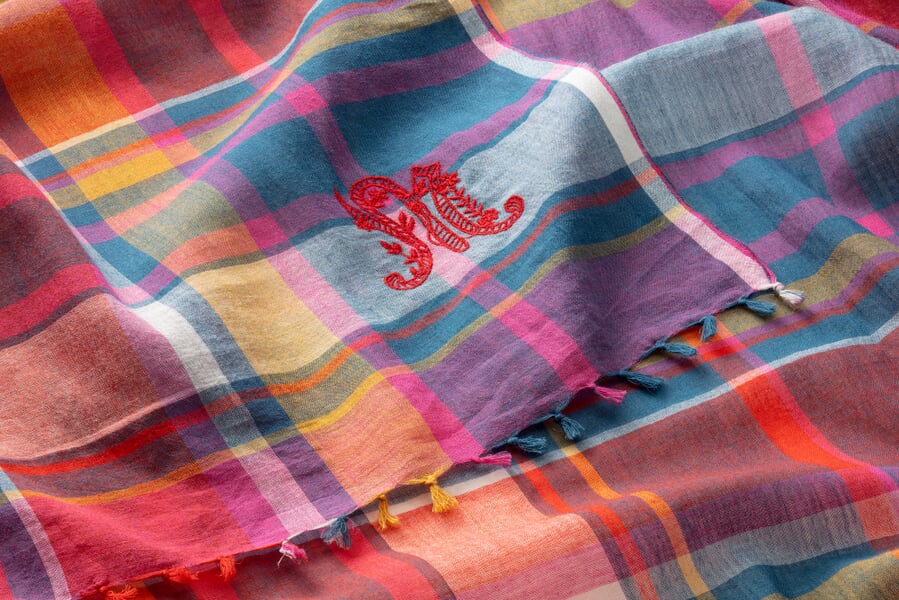 Unisextuch N° 827 kariert, Rot-Blau, Detailsicht