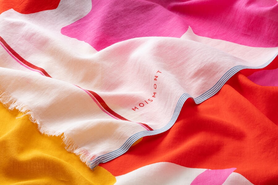 Unisextuch N° 826 floral, Rot-Rosa, Detailsicht
