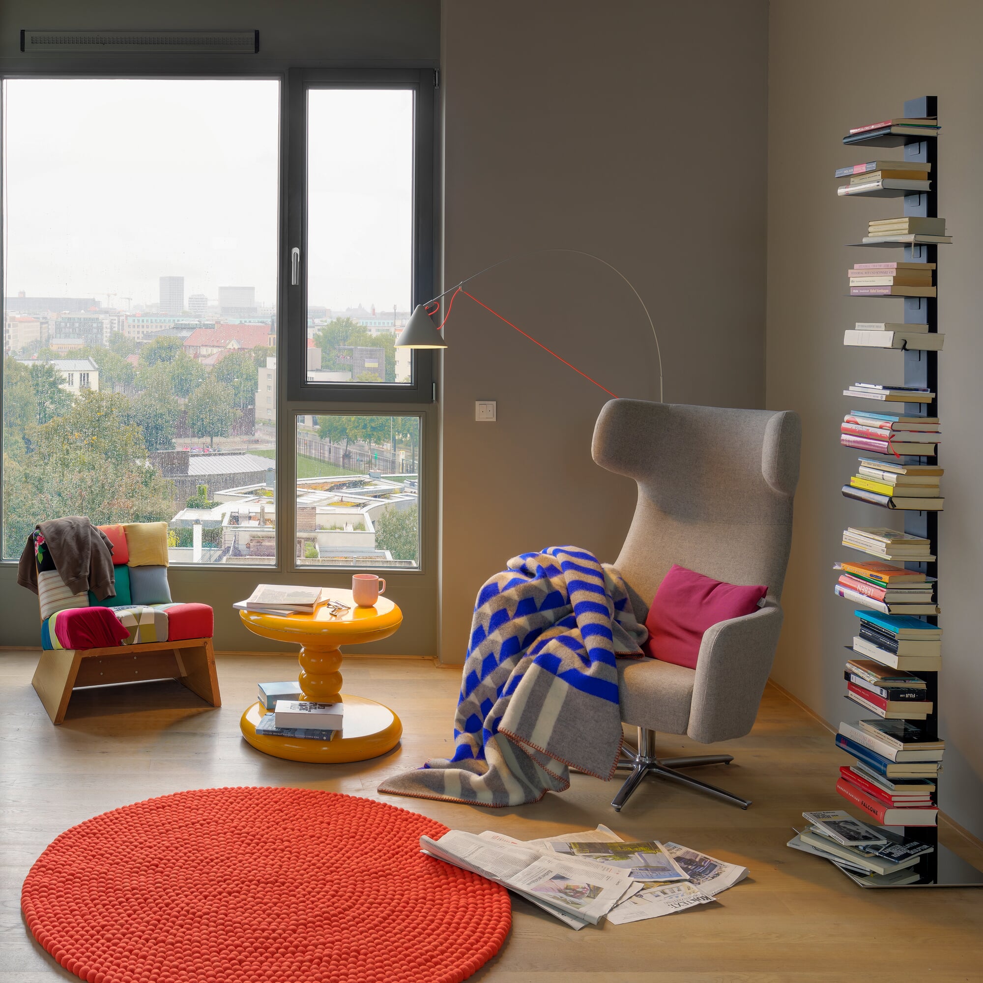 Ayno L 2.0 Floor Lamp, Silk Gray, Cable: Neon orange | Manufactum