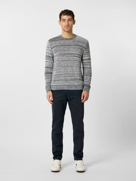 Herren-Strickpullover meliert Blau-Grau, Tragebild