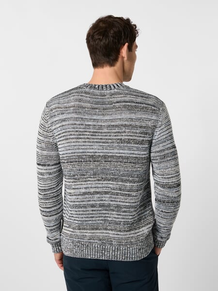Herren-Strickpullover meliert Blau-Grau, Tragebild