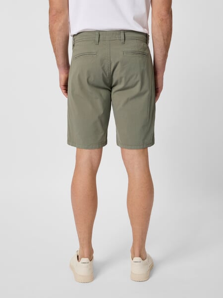 « shorts chino pour homme » Vert clair, présenté sur un modèle