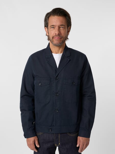 Blouson homme en coton Bleu marine, présenté sur un modèle