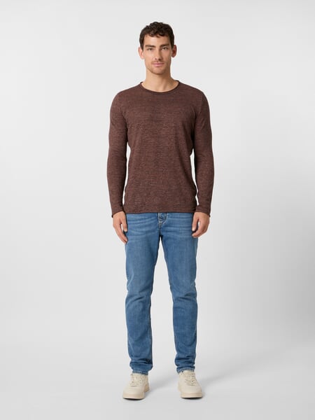 Men's linen shirt Rust red, presented on a model