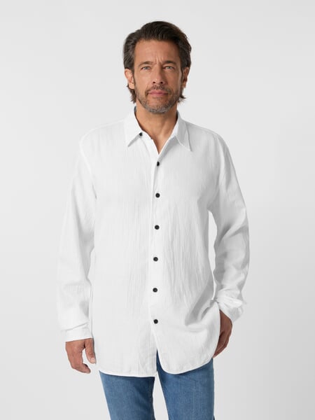 Chemise homme structurée Blanc cassé, présenté sur un modèle