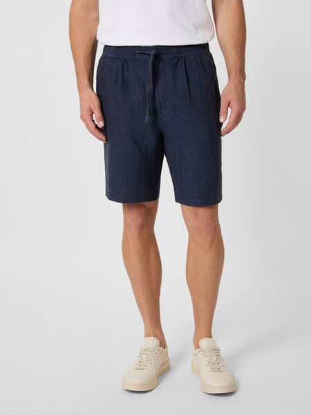 Linnen herenshort Marine gemêleerd, gepresenteerd op een model