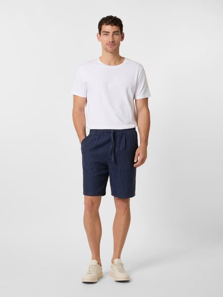 Men's linen shorts Navy melange, presented on a model