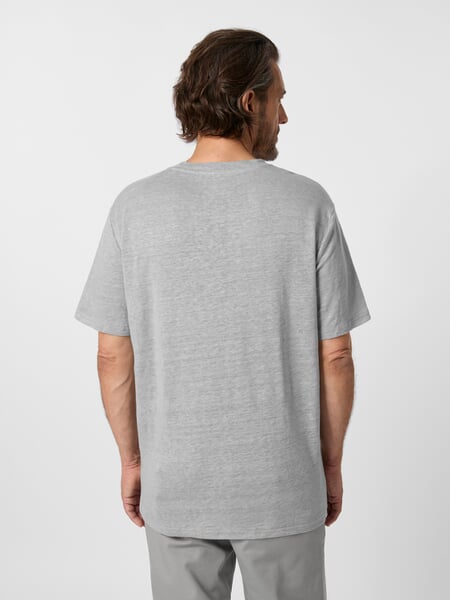 Herren-Leinenshirt Grau, Tragebild