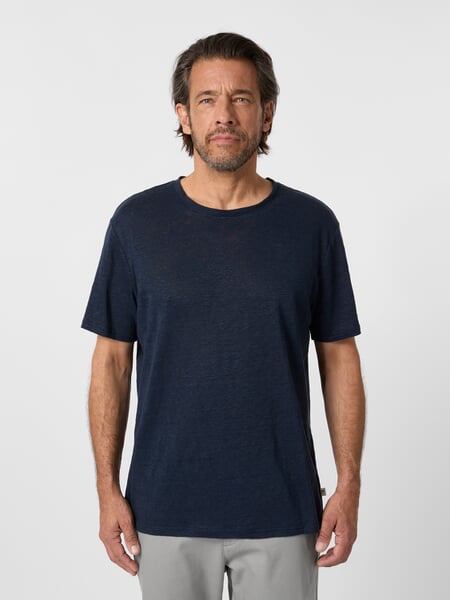 Men's linen shirt Navy, presented on a model