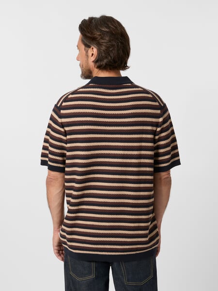 Herren-Strickpolo Navy-Braun-Natur, Tragebild
