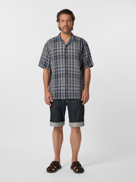 Men shirt plaid Navy-Offwhite, presented on a model