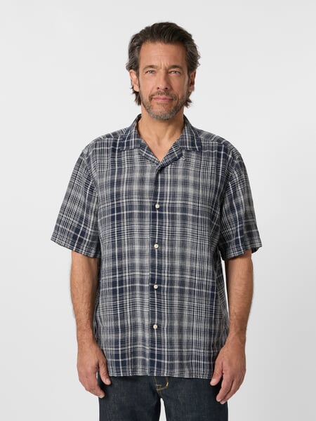 Men shirt plaid Navy-Offwhite, presented on a model
