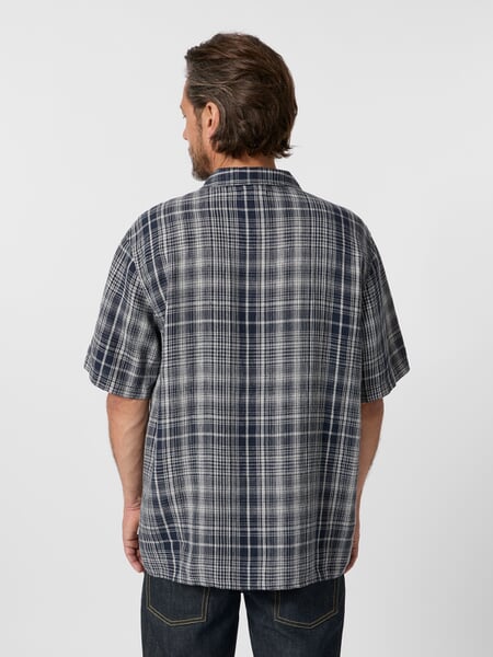 Men shirt plaid Navy-Offwhite, presented on a model