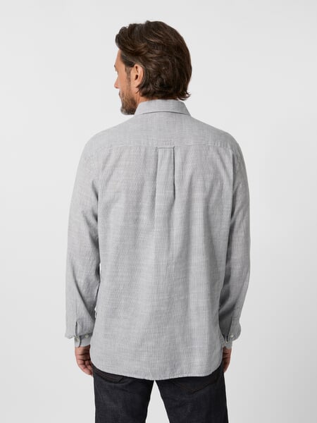 Herrenhemd gestreift Offwhite-Navy, Tragebild