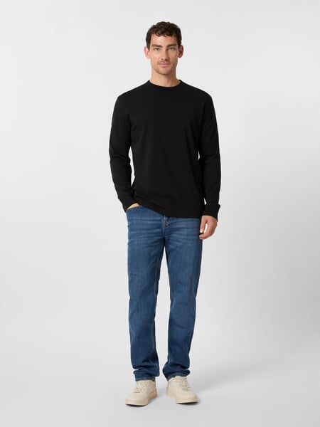 Herreskjorte i kraftig jersey Sort, præsenteret på en model
